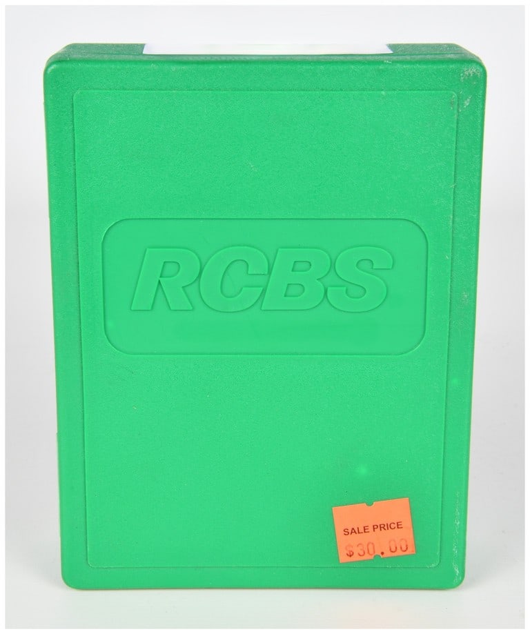 RCBS Full Length Reloading Die Set for .22-250 Caliber: A set of RCBS reloading components contained within the characteristic green plastic storage box. This set is specifically designated for the .22-250 caliber cartridge. The contents include three