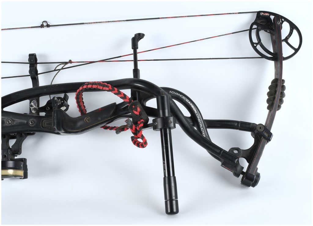 Hoyt Carbon Element Compound Bow Assembly with Plano Hard Case - 10