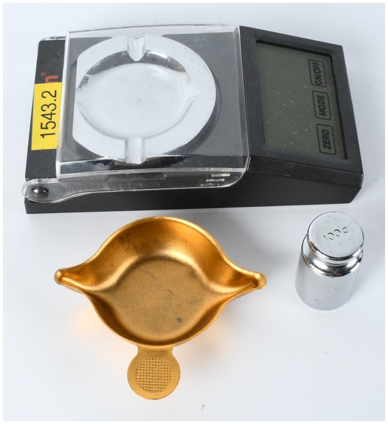 Lyman Micro-Touch 1500 Compact Electronic Reloading Scale Set - 2