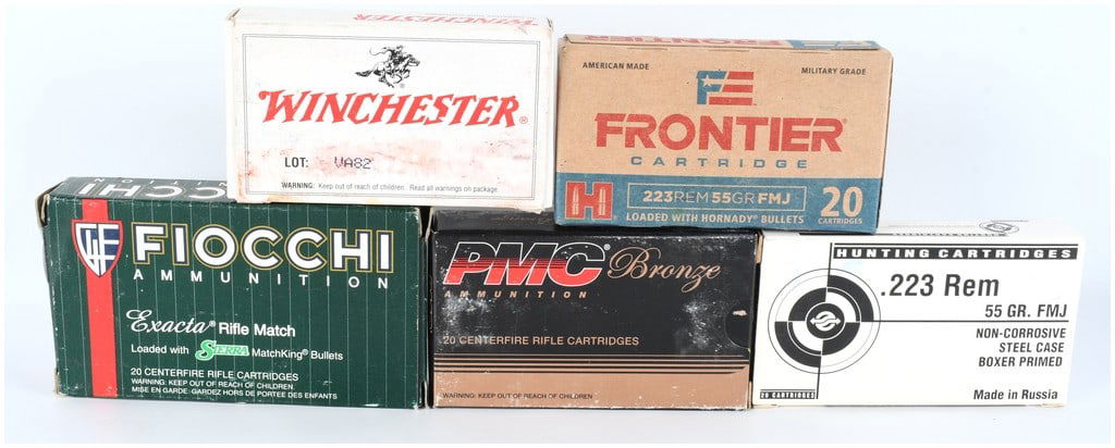 A Lot of 100 Rounds of Mixed .223 Remington and 5.56mm Centerfire Rifle Ammunition: This lot consists of 100 rounds of centerfire rifle ammunition in the popular .223 Remington and 5.56mm NATO calibers, sourced from multiple manufacturers and featuring various bullet weights and type
