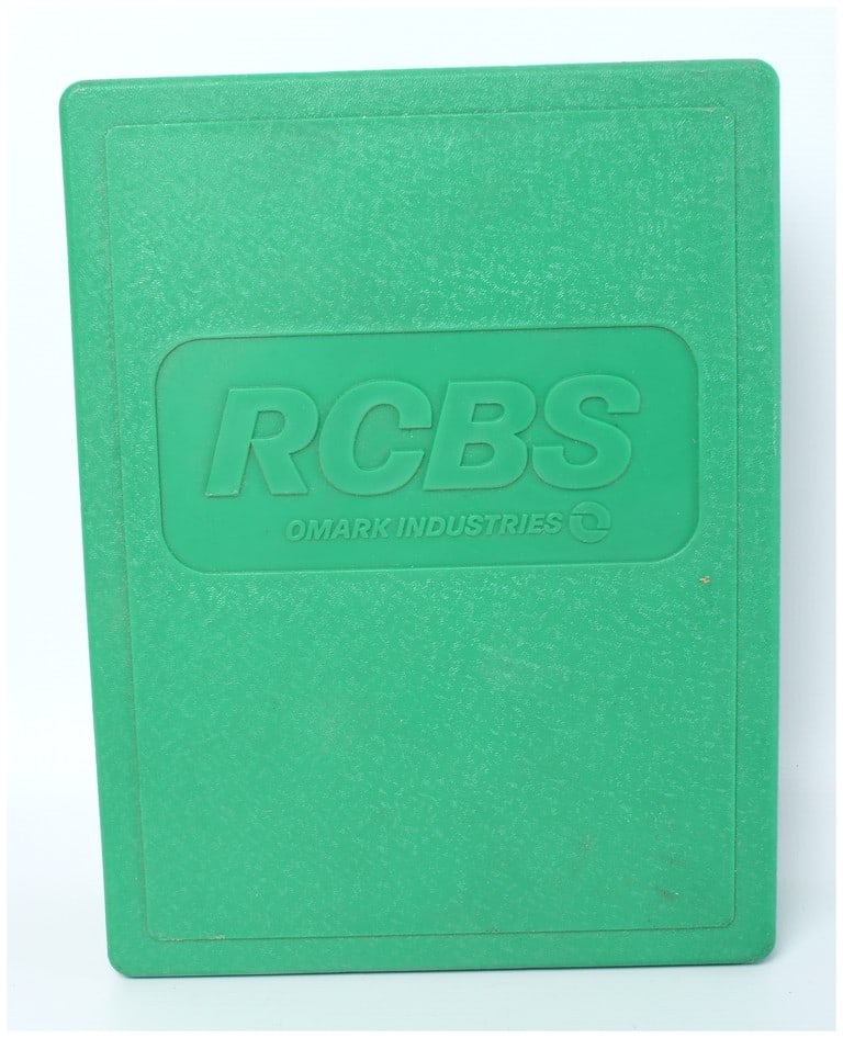 RCBS Omark Industries Full Length 2-Die Set .22-250 Part 10601: A Cased Set of 2 RCBS Full Length (FL) Reloading Dies for the .22-250 caliber. The set is housed in its original green RCBS Omark Industries textured plastic case. The case bears a label identifying
