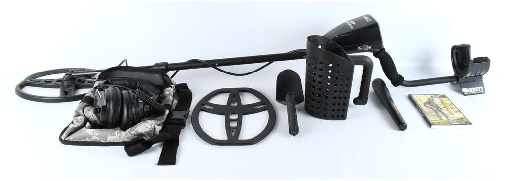 Garrett AT PRO All Terrain Metal Detector Deluxe Kit with PRO-POINTER II and Accessories, Post-2010 (1 of 6)