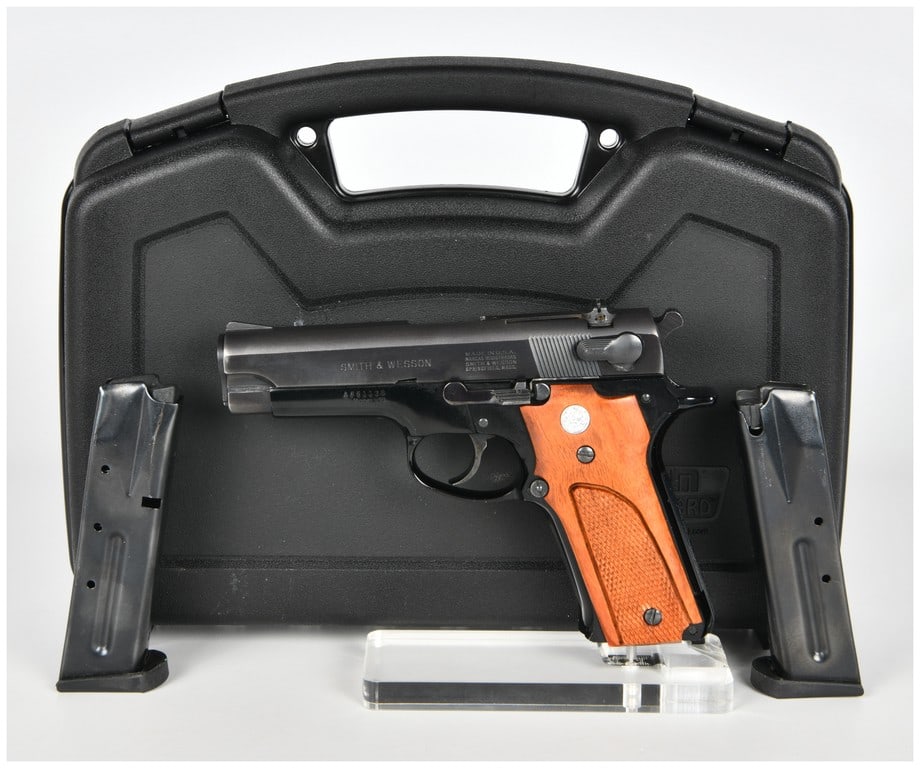 Smith and Wesson Model 59 Semi-Automatic Pistol, 9mm, Two Magazines, Circa 1970s (1 of 16)