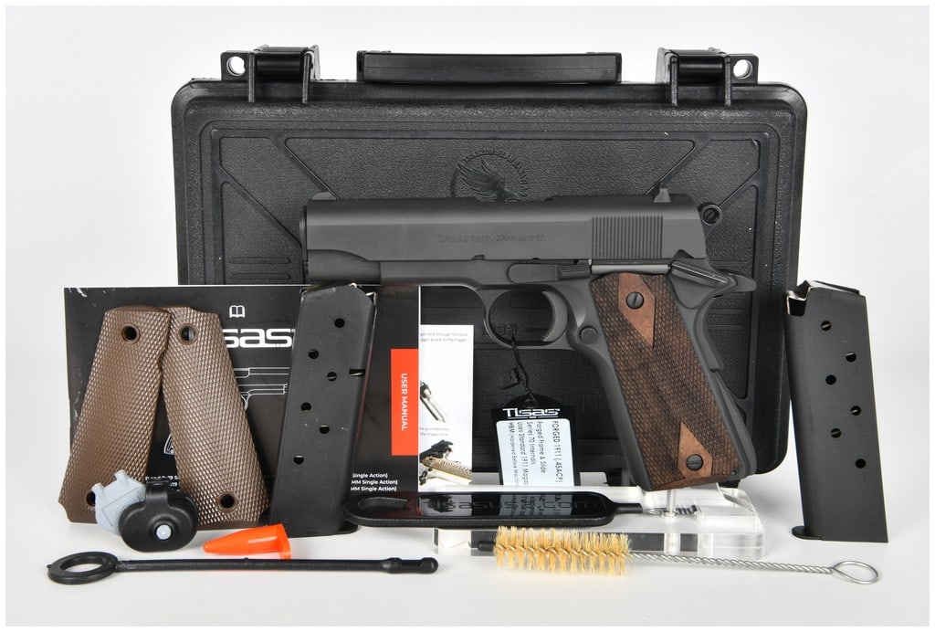 Tisas 1911 A1 Tank Commander .45 ACP Semi-Automatic Pistol Kit, Brand New, Modern Production: A complete Tisas 1911 A1 Tank Commander semi-automatic pistol kit chambered in .45 ACP. This modern production firearm features a classic 1911 design with Series 70 internals, confirmed by the attache