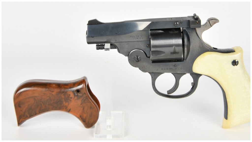 Harrington & Richardson Model 925 Top-Break Revolver .38 S&W with 2.5 Inch Barrel (1 of 18)