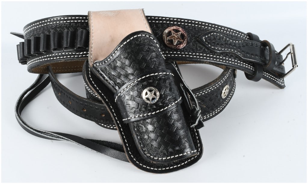 A Pair of Western Tooled Leather Gun Belt and Holster Components, Size 44 (1 of 4)