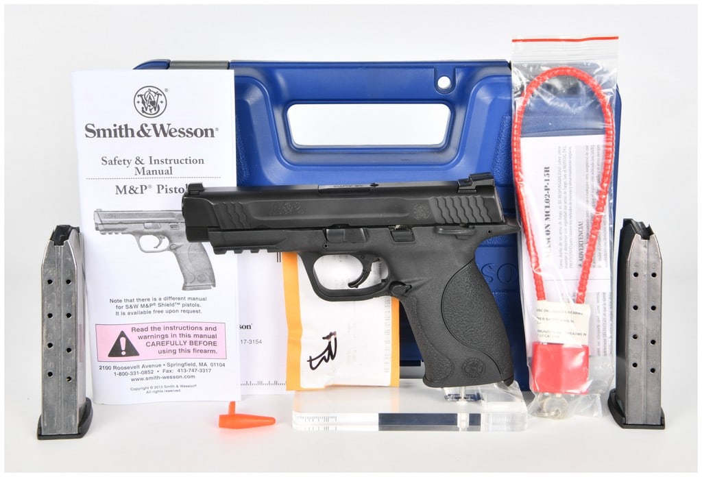 Smith & Wesson M&P 45 Semi-Automatic Pistol .45 Auto with 4.5 Inch Barrel (1 of 17)