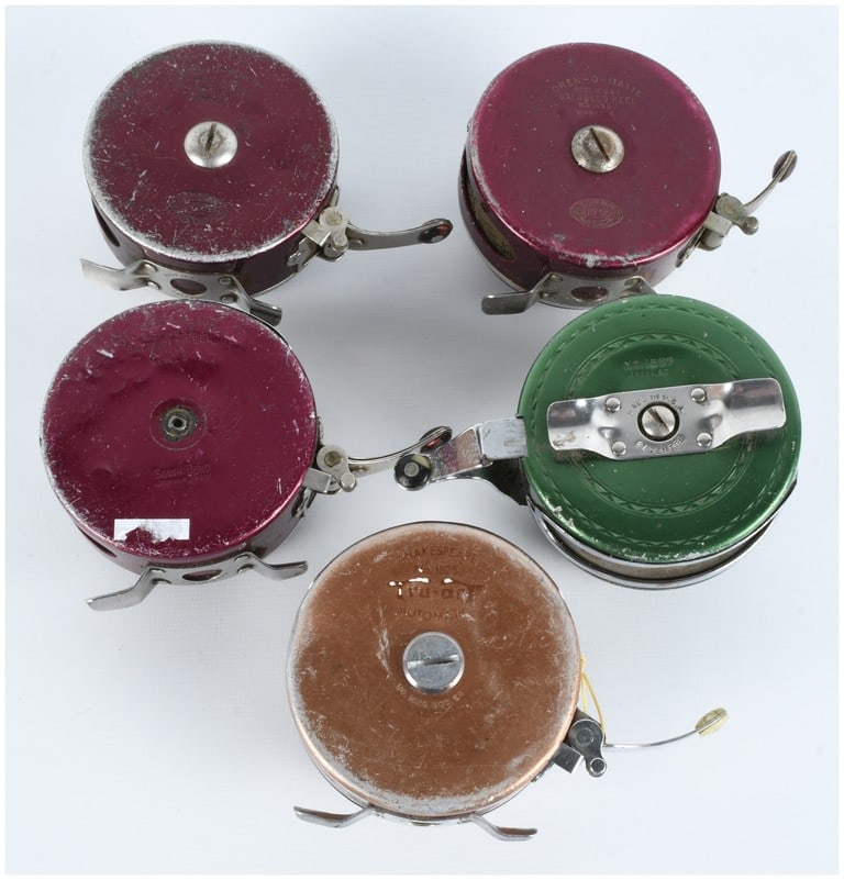 A Collection of 5 Vintage South Bend and Shakespeare Automatic Fly Fishing Reels: This lot features a collection of 5 vintage automatic fly fishing reels of American manufacture. The group includes three South Bend Bait Company Oren-O-Matic No. 1130 Balanced Reels in a maroon finis