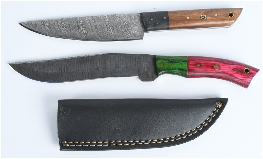 Two Handmade Damascus Steel Full Tang Hunting Skinner Knives with Leather Sheath (1 of 8)