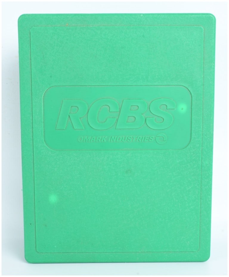 RCBS Small Base 2-Die Set .223 Remington with a Lot of 5 Cartridges: This RCBS Small Base 2-die reloading set is chambered for .223 Remington and is housed in its original green plastic molded storage case. The set consists of two steel dies featuring knurled adjustmen