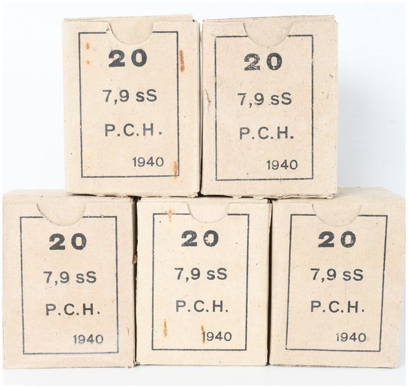 A Lot of 100 Rounds of Poudrerie et Cartoucherie Hellénique 7,9 sS Ammunition 7.92x57mm Mauser 1940: This lot consists of 100 rounds of Greek military surplus 7.92x57mm Mauser ammunition, manufactured in 1940 by Poudrerie et Cartoucherie Hellénique (P.C.H.). The ammunition is organized into five tan