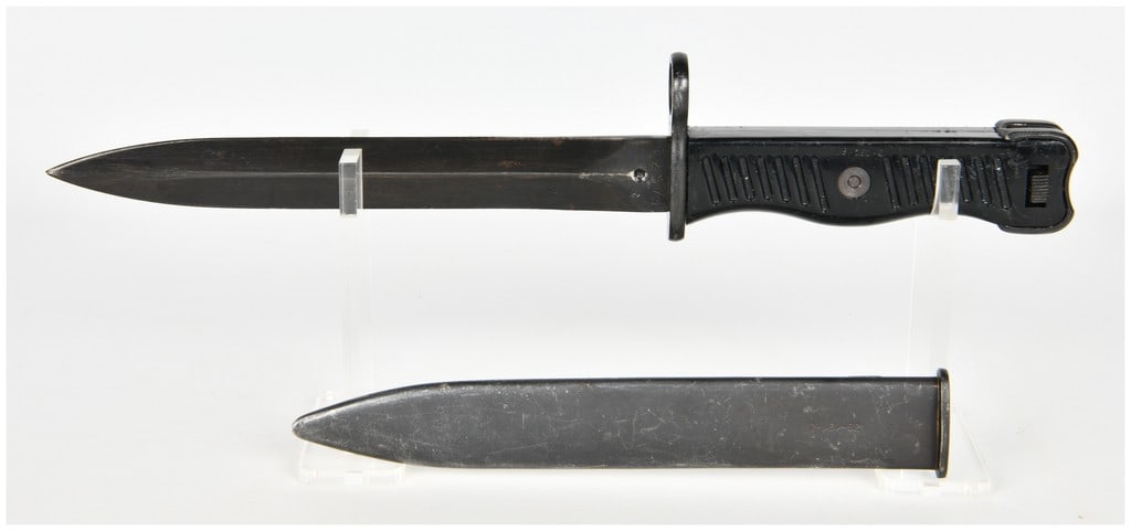 Swiss Model 1957 (M57) Bayonet and Scabbard by Wenger (1 of 12)