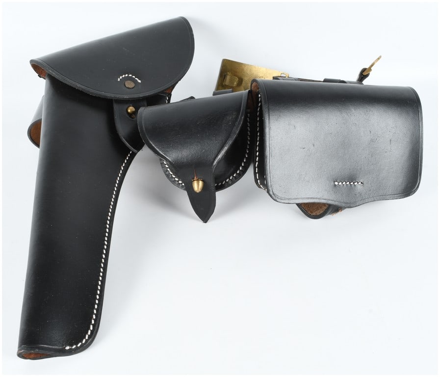 A Reproduction US Military Pattern Black Leather Belt Rig with Holster and Accessory Pouches (1 of 8)