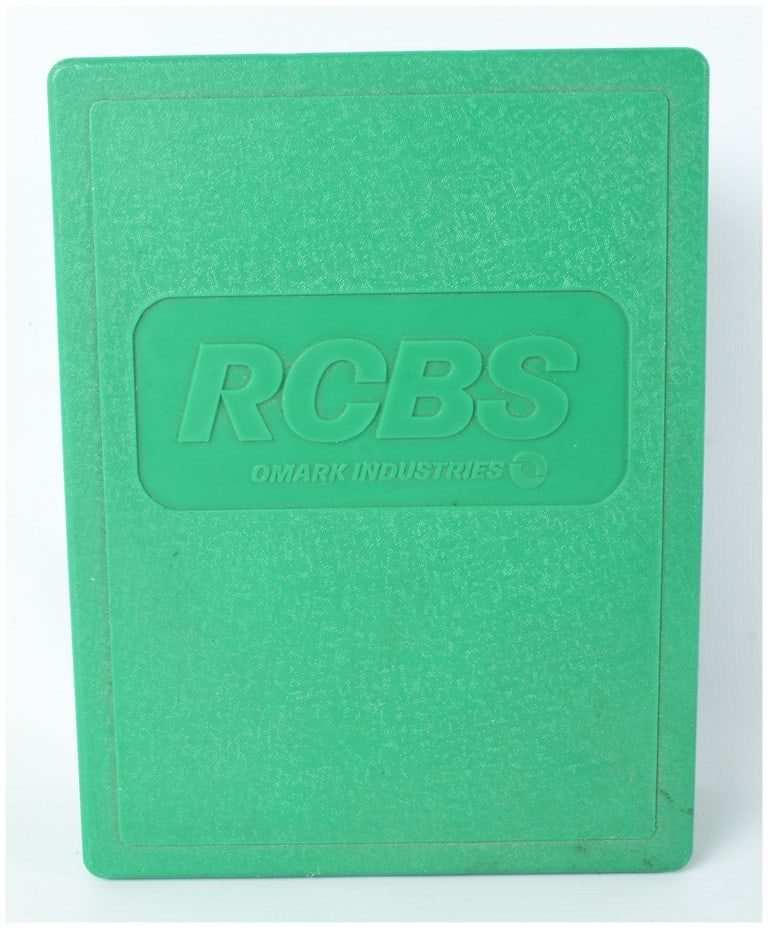 RCBS Full Length Two-Die Set .300 Weatherby Magnum: This lot features a cased pair of RCBS reloading dies chambered for the .300 Weatherby Magnum cartridge. The set consists of a full-length sizer die and a bullet seater die, both constructed with knur