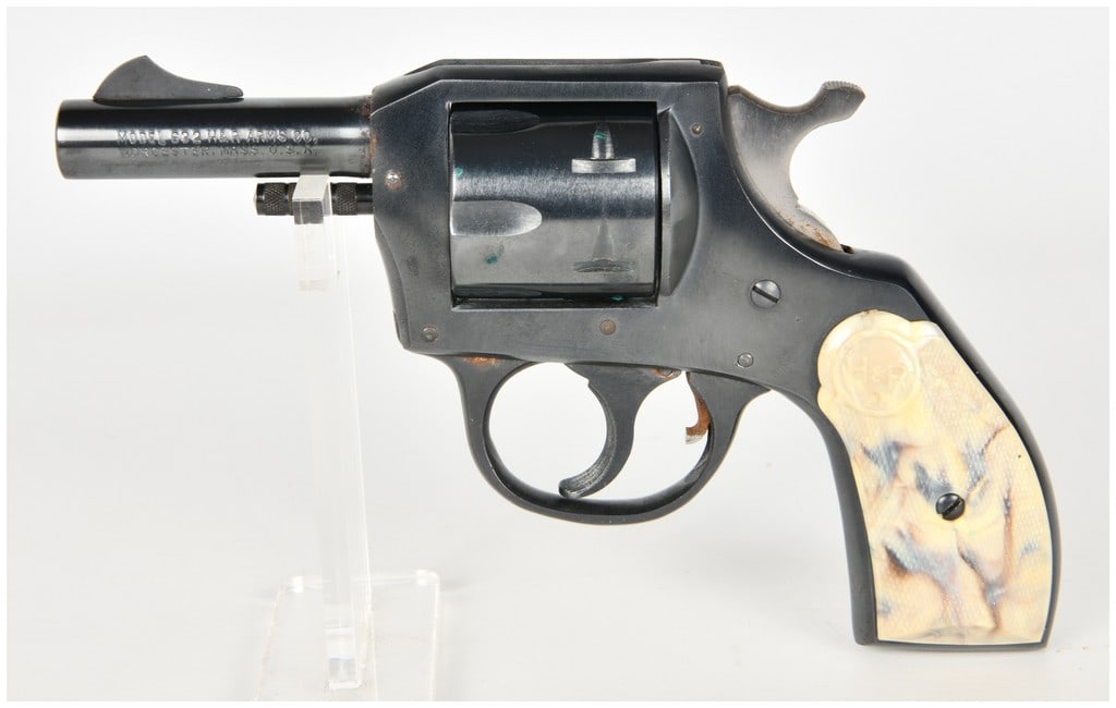 Harrington & Richardson Model 632 Double Action Revolver .32 S&W with 2.5 Inch Barrel (1 of 13)