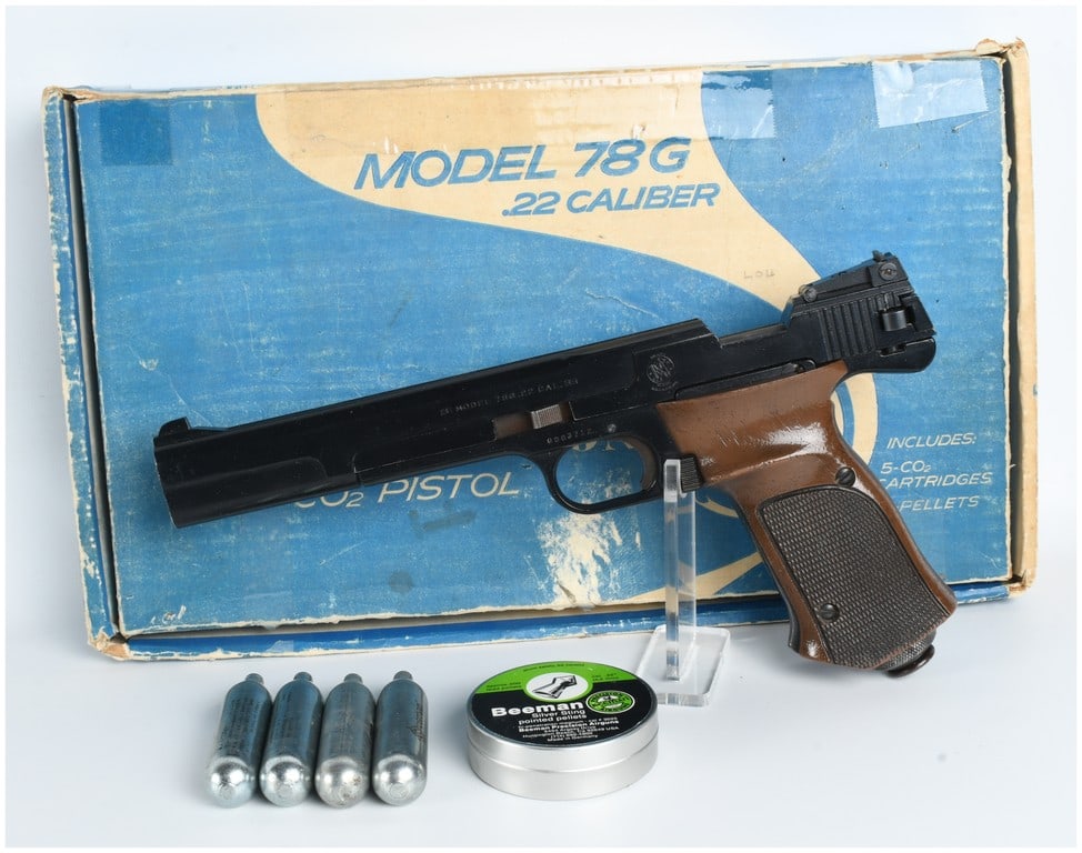 Smith & Wesson Model 78G CO2 Powered Air Pistol .22 Caliber with 8 Inch Barrel: This lot contains a Smith & Wesson Model 78G .22 caliber (5.5mm) CO2-powered air pistol, designed to replicate the weight and balance of the manufacturer's Model 41 target handgun. The pistol features