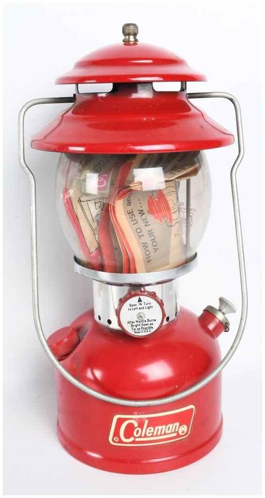 Vintage Coleman Model 200A Red Single Mantle Lantern Dated October 1973 (1 of 8)