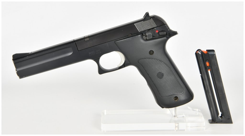 Smith & Wesson Model 422 Semi-Automatic Pistol .22 LR with 6 Inch Barrel (1 of 16)