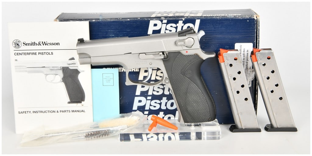 Smith & Wesson Model 3906 Semi-Automatic Pistol 9mm with 4 Inch Barrel (1 of 16)