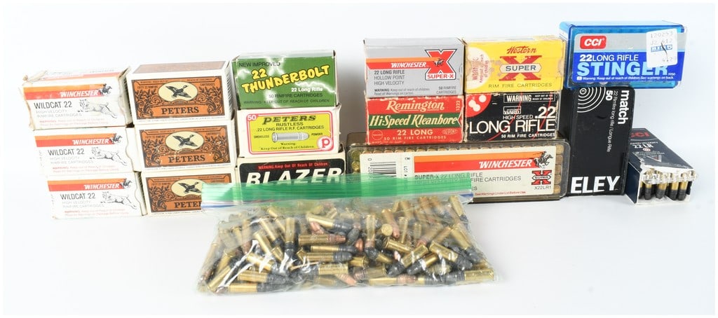 A Lot of 700 Assorted .22 Caliber Rimfire Ammunition Cartridges (1 of 8)
