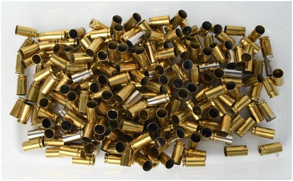 171 Winchester .40 S&W Once-Fired Brass and Nickel-Plated Casings: A collection of 171 spent ammunition shell casings manufactured by Winchester. The lot is primarily composed of yellow brass casings with several nickel-plated examples mixed throughout. Visual inspec