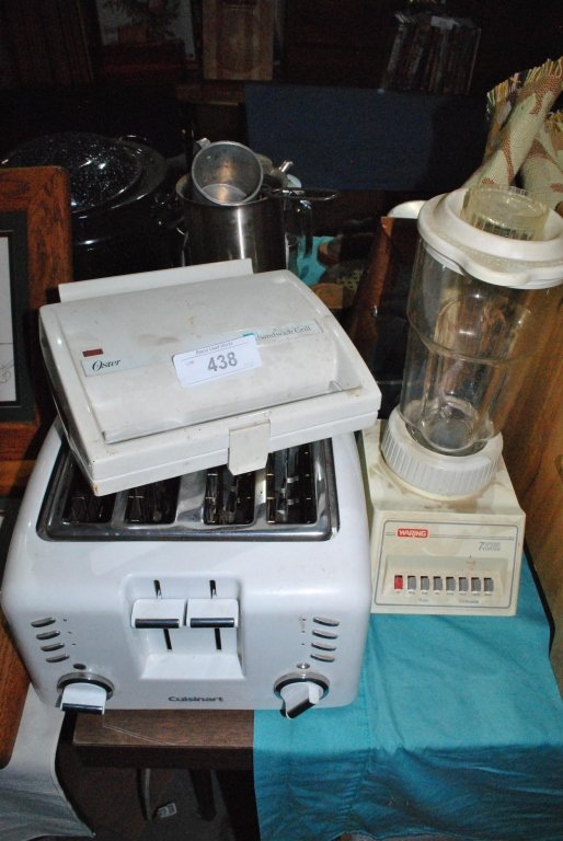 LOT OF THREE KITCHEN APPLIANCES: VINTAGE WARING 7 SPPED VORTEX BLENDER AND A OSTER SANDWICH GRILL AND A CUISINART 4 SLICE TOASTER, NEED SOME CLEANING BUT ARE GREAT APPLIANCES