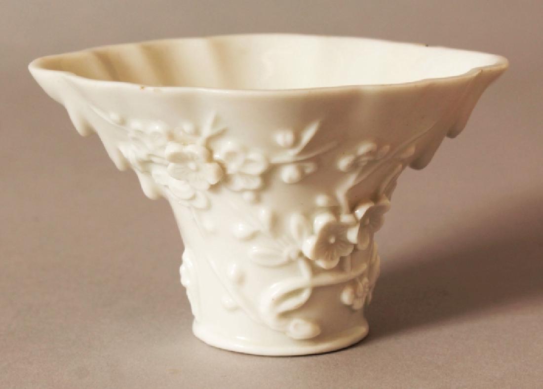 ANOTHER 17TH/18TH CENTURY CHINESE KANGXI PERIOD DEHUA (1 of 8)