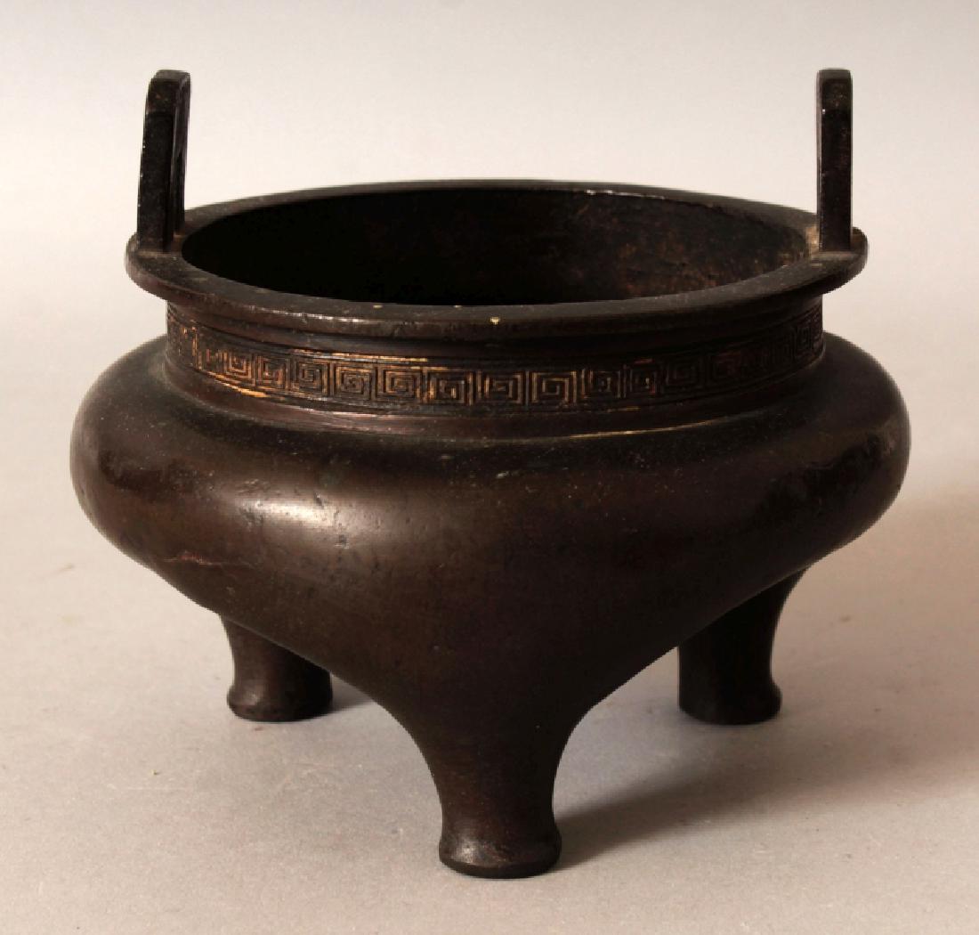 A 17TH CENTURY CHINESE BRONZE TRIPOD CENSER, weighing (1 of 6)