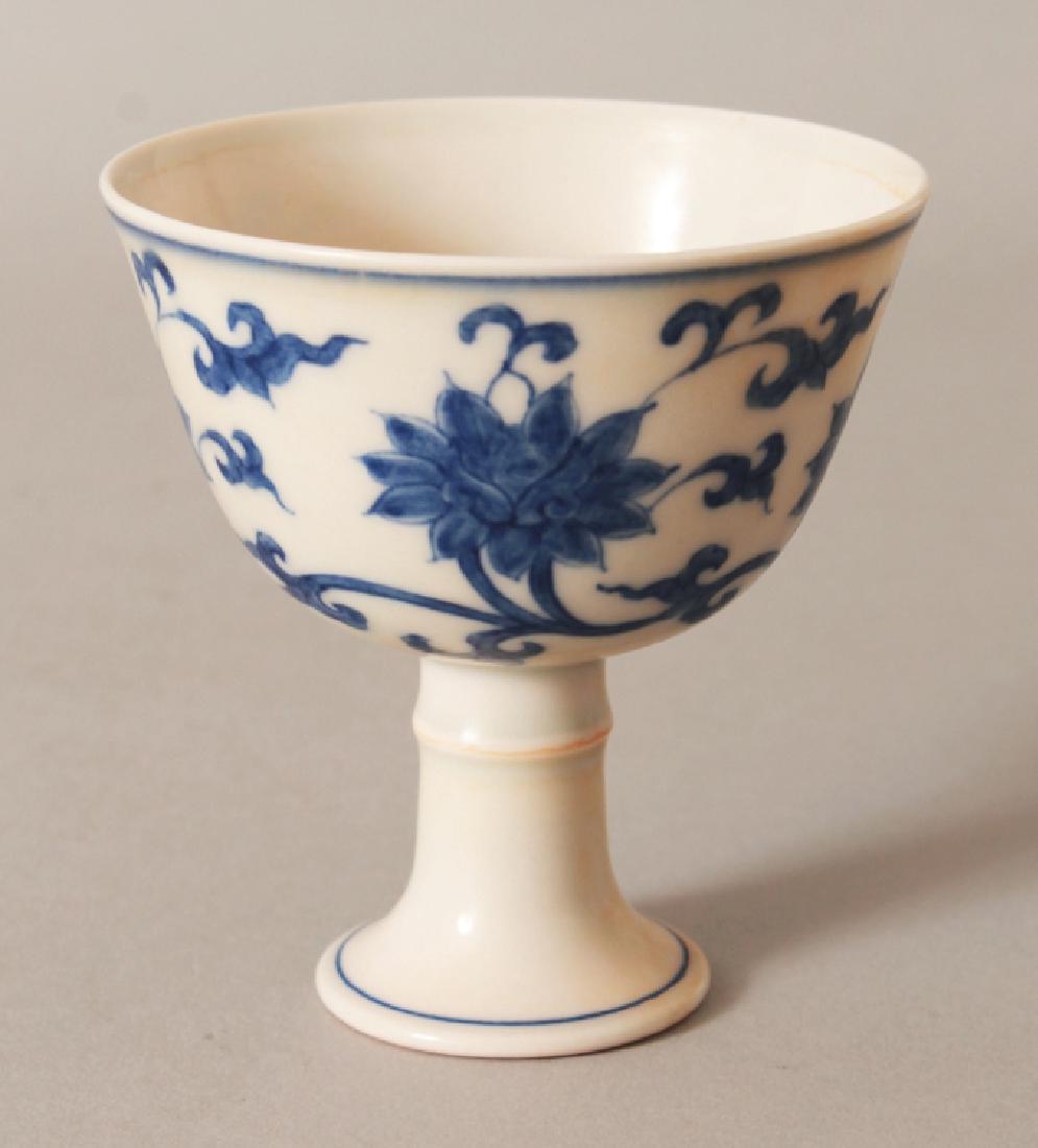 A CHINESE MING STYLE BLUE & WHITE PORCELAIN STEM BOWL,: A CHINESE MING STYLE BLUE & WHITE PORCELAIN STEM BOWL, decorated with formal scrolling lotus, the inside of the foot rim with an extended six-character Chenghua mark, 3.1in diameter & 3.3inn high.