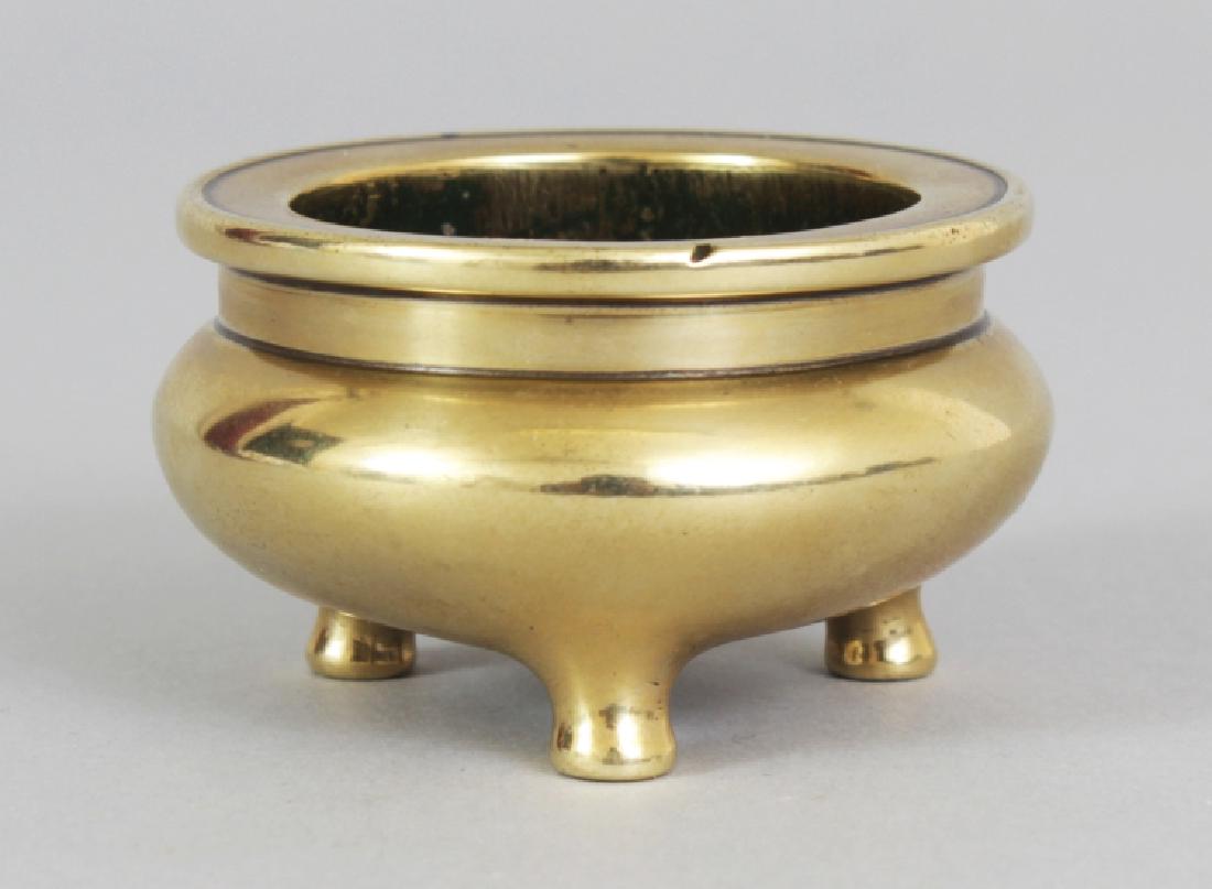 A GOOD SMALL 17TH/18TH CENTURY CHINESE POLISHED BRONZE (1 of 7)