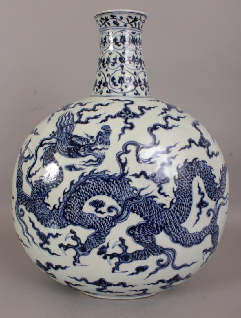 A LARGE CHINESE MING STYLE BLUE & WHITE DRAGON MOON (1 of 7)