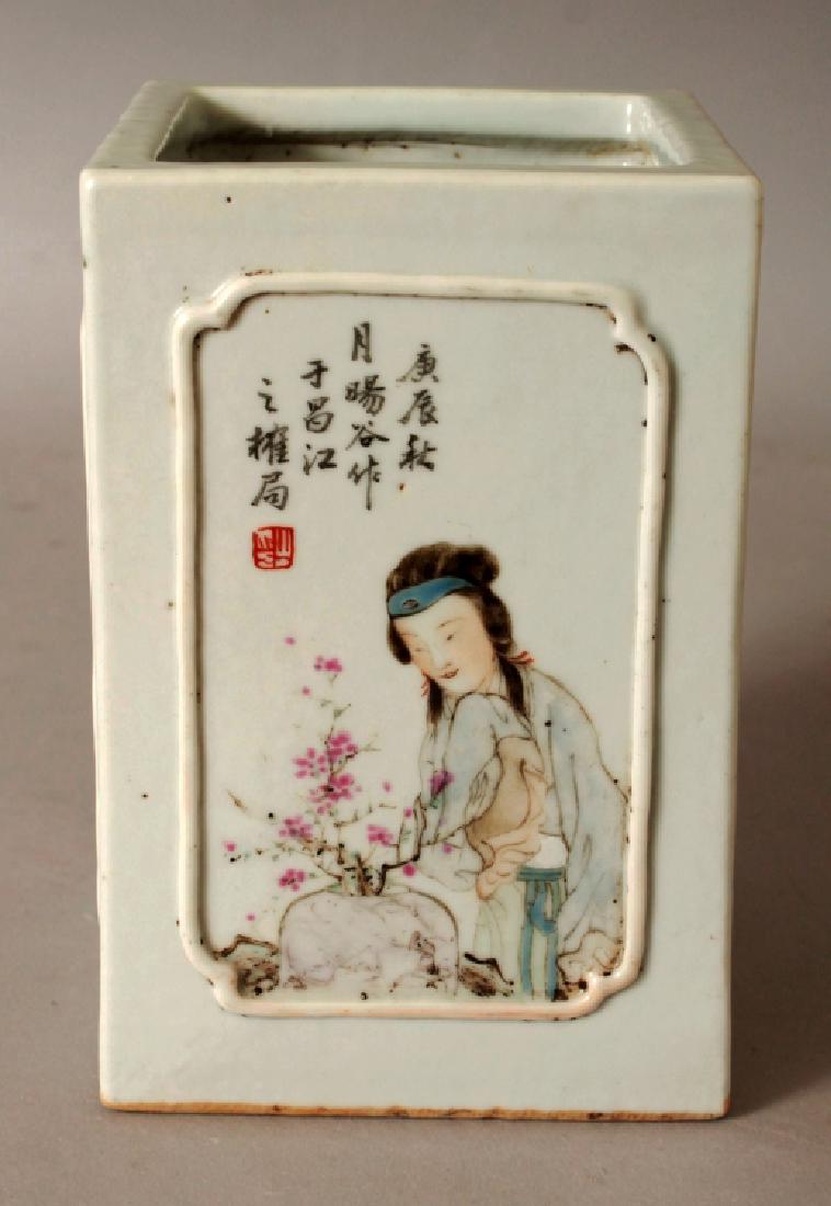 A GOOD QUALITY CHINESE FAMILLE ROSE PORCELAIN BRUSHPOT, (1 of 8)