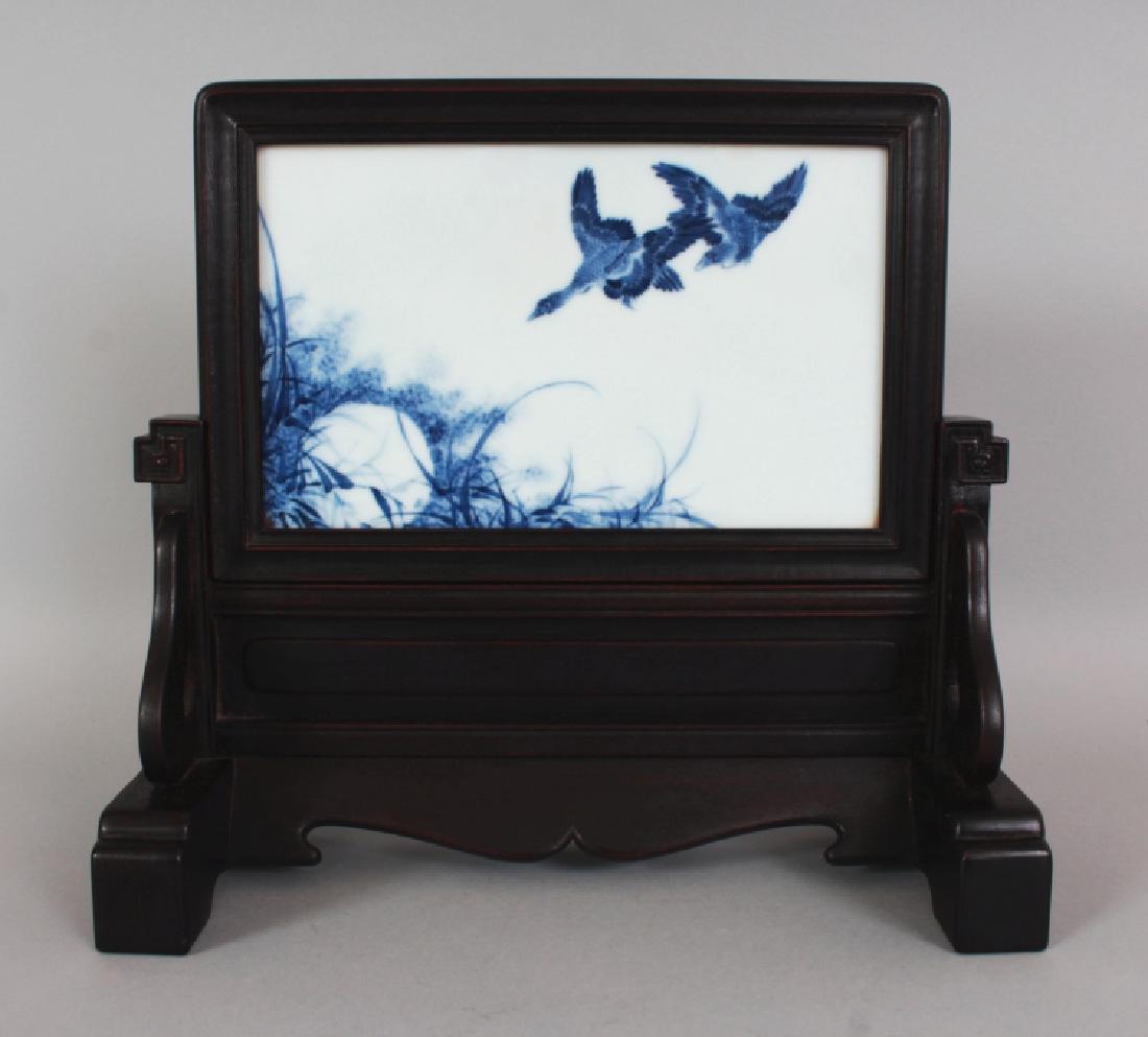 A GOOD QUALITY REPUBLIC STYLE BLUE & WHITE PORCELAIN & (1 of 7)