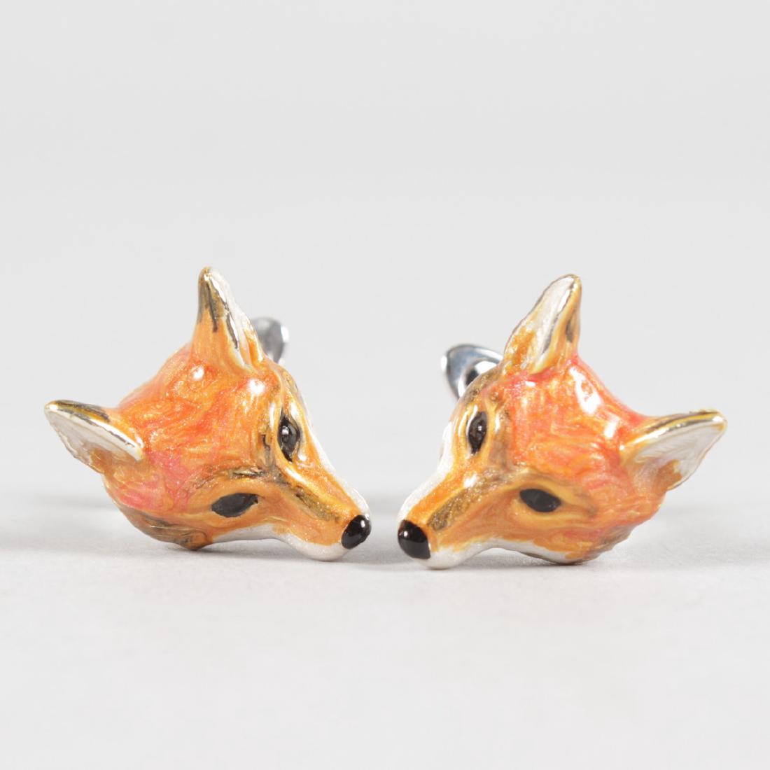 A PAIR OF FOXES HEAD CUFFLINKS. (1 of 4)