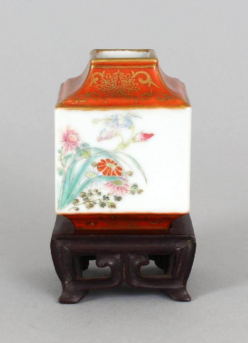 A SMALL FINE QUALITY CHINESE FAMILLE ROSE PORCELAIN (1 of 9)