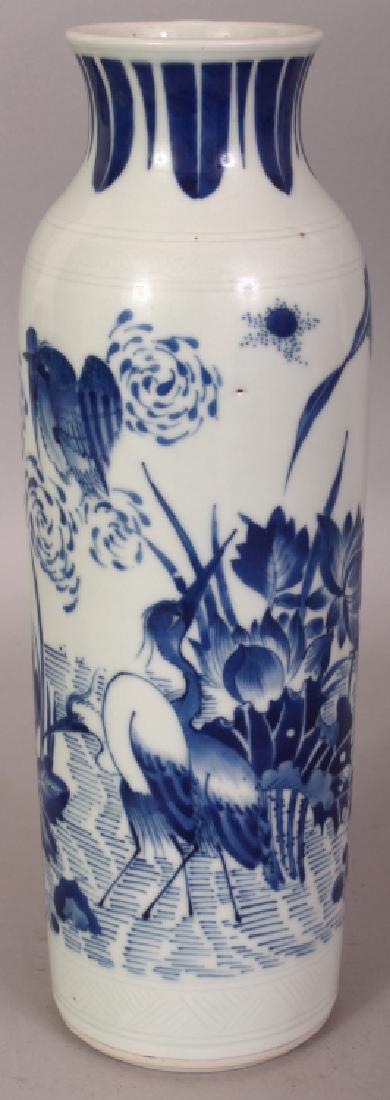 A CHINESE TRANSITIONAL STYLE BLUE & WHITE PORCELAIN (1 of 8)