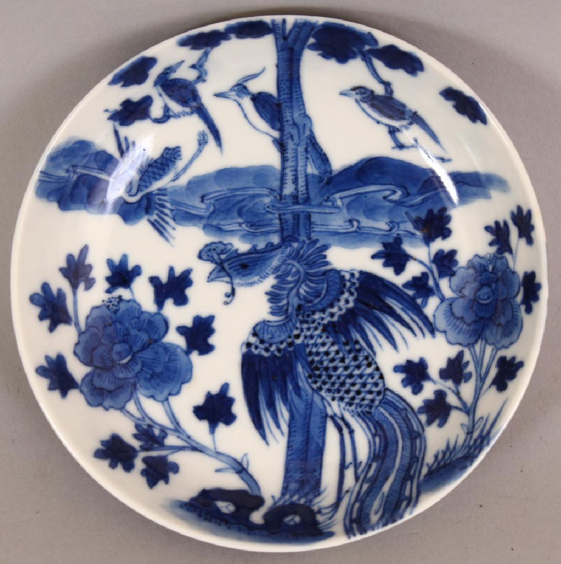 A SMALL GOOD QUALITY 19TH CENTURY CHINESE BLUE & WHITE (1 of 6)