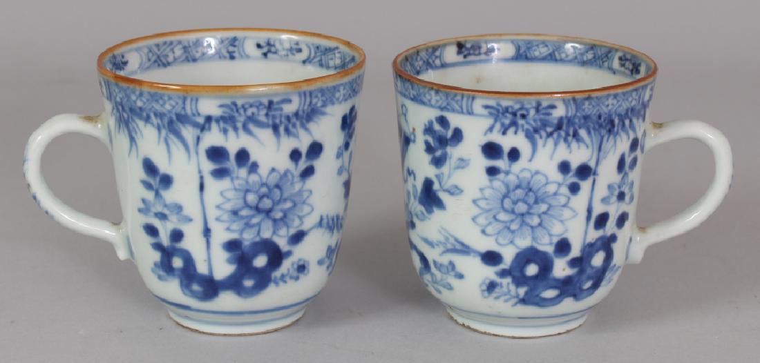 A PAIR OF EARLY 18TH CENTURY CHINESE BLUE & WHITE (1 of 9)