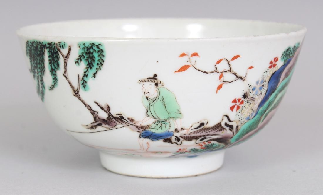 A SMALL CHINESE FAMILLE VERTE PORCELAIN BOWL, decorated (1 of 9)