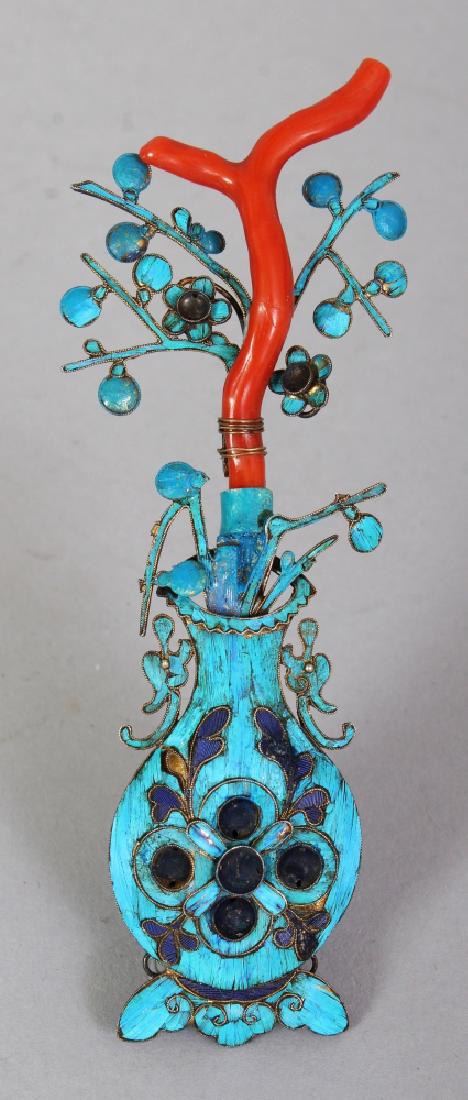 AN UNUSUAL 19TH/20TH CENTURY CHINESE KINGFISHER FEATHER (1 of 3)