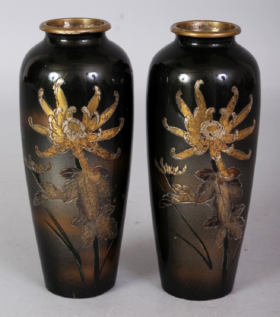 A SMALL PAIR OF EARLY 20TH CENTURY SIGNED JAPANESE (1 of 8)