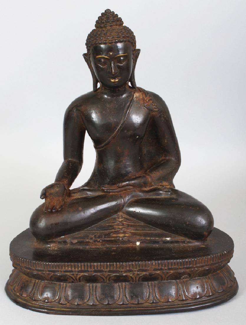 A 19TH/20TH CENTURY BURMESE BRONZE FIGURE OF BUDDHA, (1 of 8)