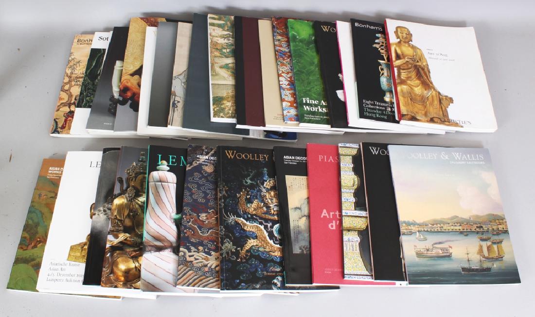 A GROUP OF THIRTY ONE CHINESE & ASIAN ART AUCTION (1 of 3)