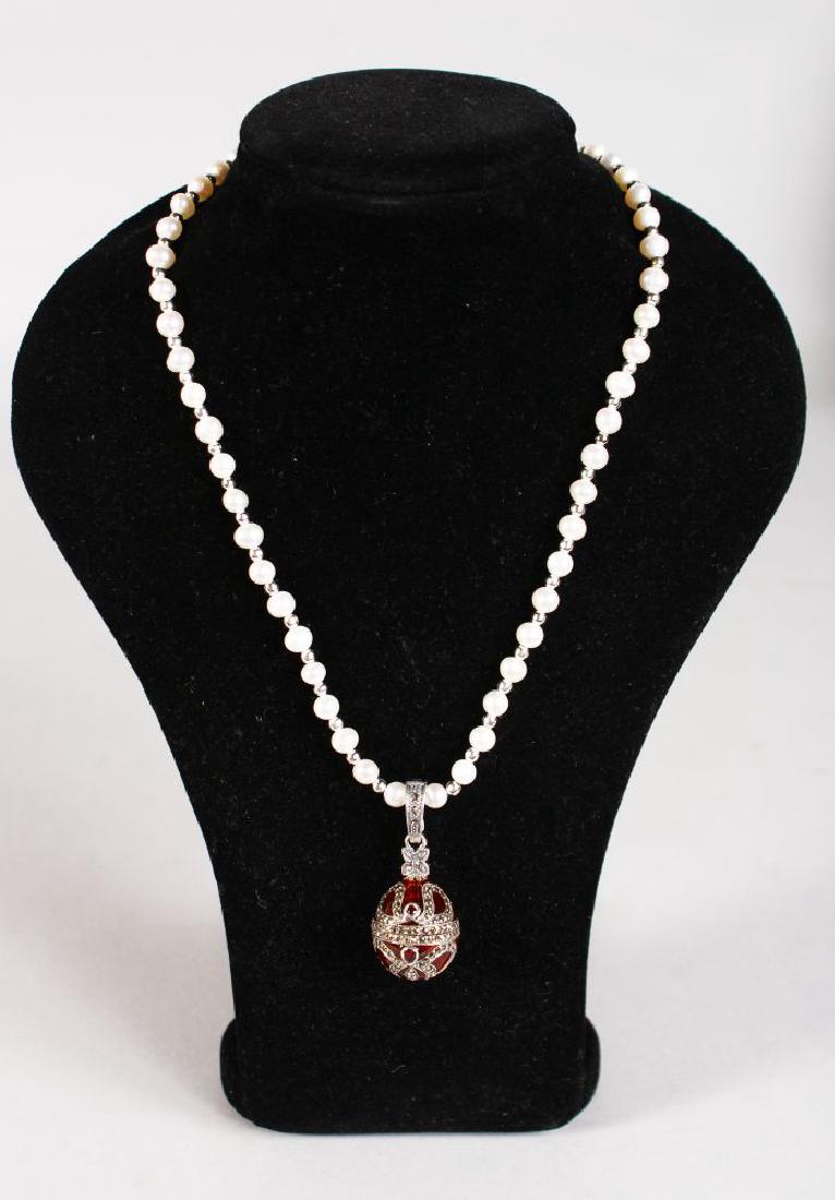 A SILVER AND PEARL NECKLACE with enamel silver egg.: A SILVER AND PEARL NECKLACE with enamel silver egg.