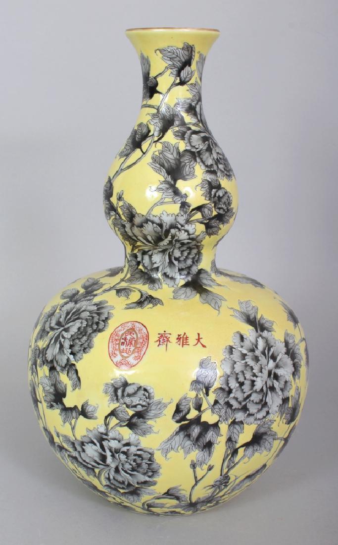A CHINESE DAYA ZHAI STYLE YELLOW GROUND DOUBLE GOURD (1 of 10)