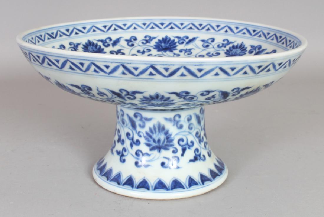 A CHINESE MING STYLE BLUE & WHITE PORCELAIN STEM BOWL,: A CHINESE MING STYLE BLUE & WHITE PORCELAIN STEM BOWL, the interior decorated with a pair of parrots perched on branches of peach, the rim with an extended six-character Xuande mark, 10in diameter & 5