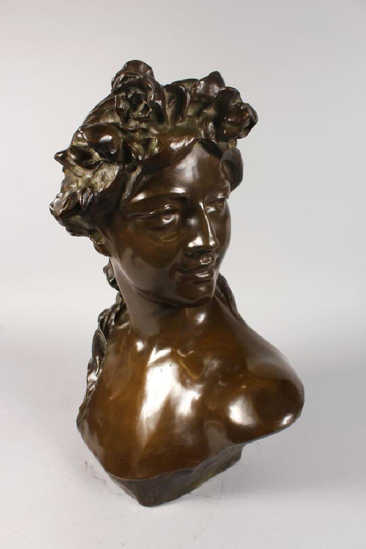 JEF LAMBEAUX (1852-1908) BELGIAN A SUPERB BRONZE BUST: JEF LAMBEAUX (1852-1908) BELGIAN A SUPERB BRONZE BUST AFTER THE ANTIQUE OF A CLASSICAL YOUNG BOY. Signed. 10.5ins high.