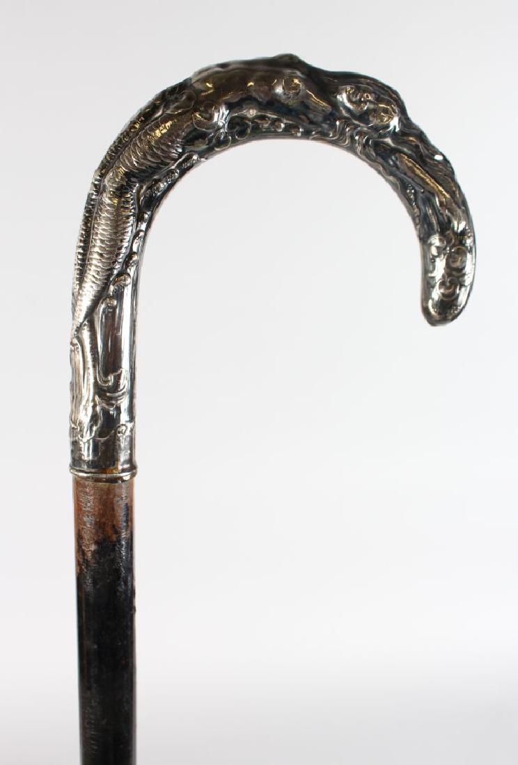 A WALKING STICK WITH CHINESE SILVER HANDLE. (1 of 2)