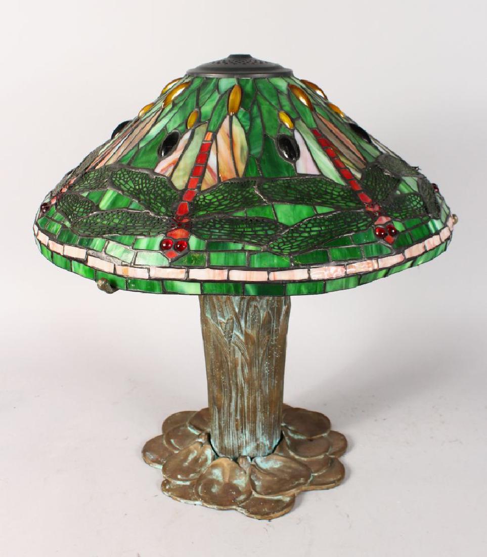 A GOOD BRONZE TIFFANY DESIGN DRAGONFLY TABLE LAMP. (1 of 4)