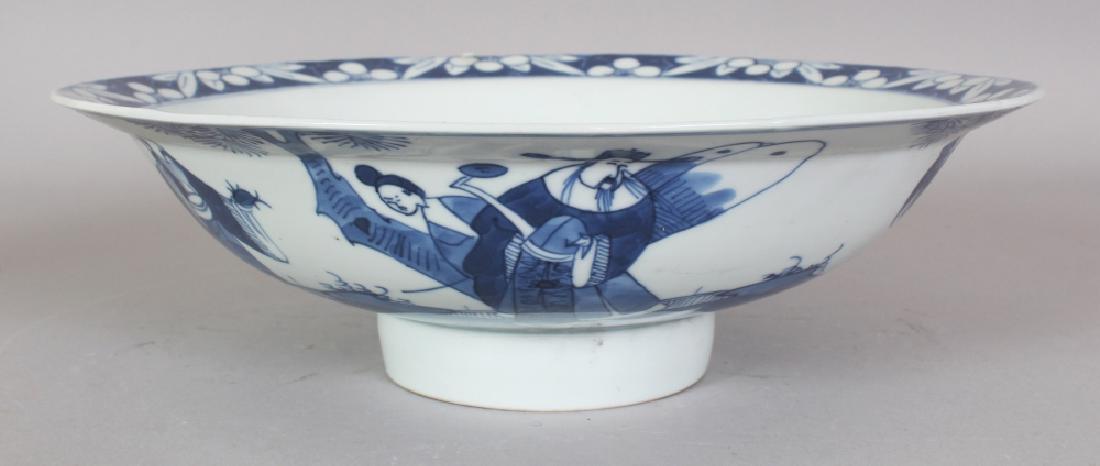 A 19TH CENTURY CHINESE BLUE & WHITE PORCELAIN BOWL, (1 of 5)